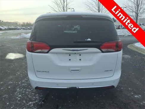Used 2020 Chrysler Pacifica Limited image 5