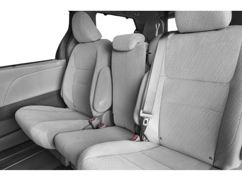 Used 2015 Toyota Sienna LE image 11
