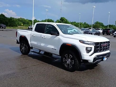 Used 2025 GMC Canyon AT4 w/ Technology Plus Package AWD/4WD image 2