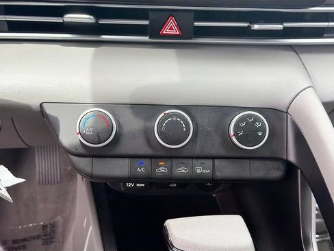 Used 2024 Hyundai Elantra SE FWD image 15