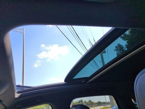 Used 2025 Porsche Cayenne image 18