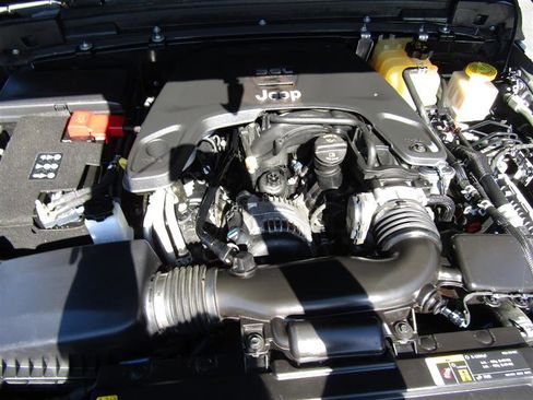 Used 2021 Jeep Gladiator Overland w/ Popular Equipment Package image 37