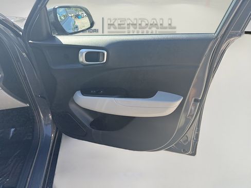 Used 2024 Hyundai Venue SEL FWD image 30