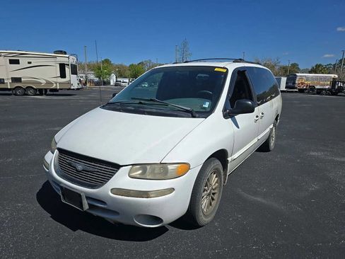 Used 2000 Chrysler Town & Country LX image 1