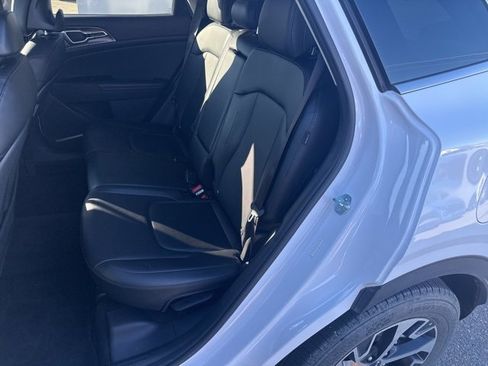 Used 2024 Kia Sportage EX image 17