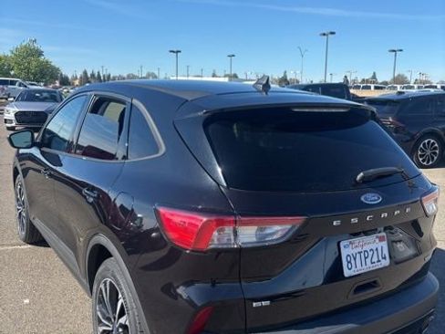 Certified 2021 Ford Escape SE w/ SE Sport Appearance Package image 8