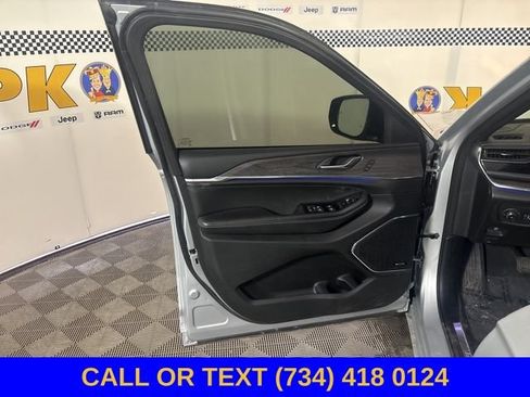Used 2023 Jeep Grand Cherokee L Overland AWD/4WD image 23