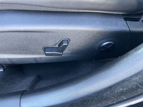 Used 2019 Chrysler 300 Limited image 13