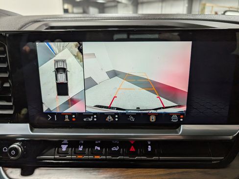 Used 2024 GMC Sierra 3500 SLT w/ SLT Convenience Package image 26