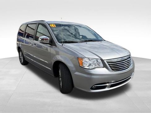 Used 2014 Chrysler Town & Country Touring-L w/ Driver Convenience Group FWD image 7