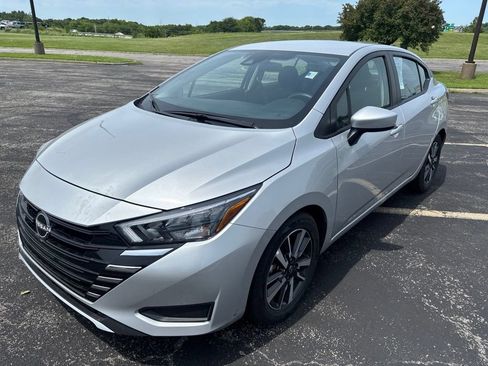 Used 2025 Nissan Versa SV FWD image 1