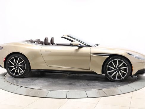 Used 2019 Aston Martin DB11 Volante RWD image 68