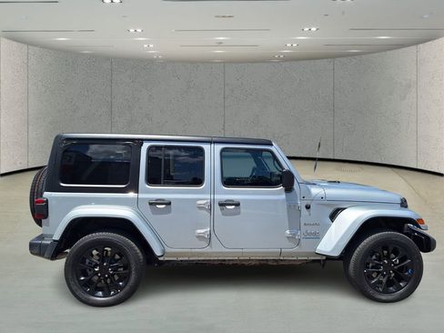 Used 2023 Jeep Wrangler Unlimited Sahara AWD/4WD image 6