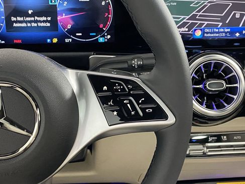 Used 2025 Mercedes-Benz GLB 250 4MATIC image 28