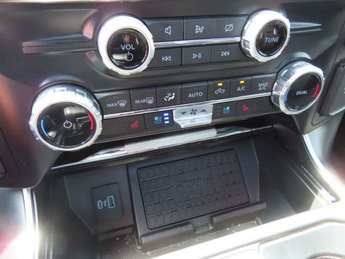 Used 2023 Ford F150 Raptor w/ Raptor Carbon Fiber Package AWD/4WD image 32