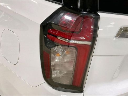 Used 2023 Chevrolet Suburban Premier image 28