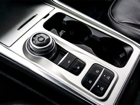 Used 2023 Ford Explorer XLT w/ Equipment Group 202A image 25