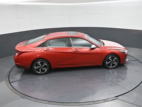 Used 2022 Hyundai Elantra Limited image 41