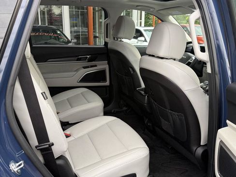 Used 2025 Kia Telluride S FWD image 53