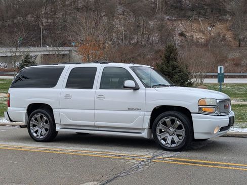 Used 2003 GMC Yukon XL Denali image 3