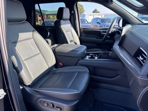 Used 2025 Chevrolet Tahoe Premier AWD/4WD image 13
