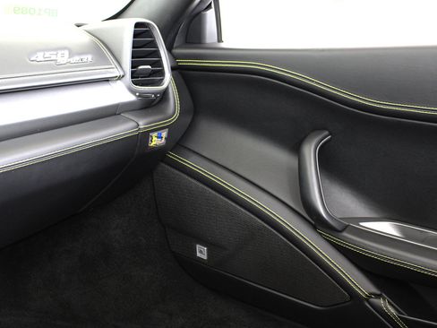 Used 2015 Ferrari 458 Spider RWD image 47