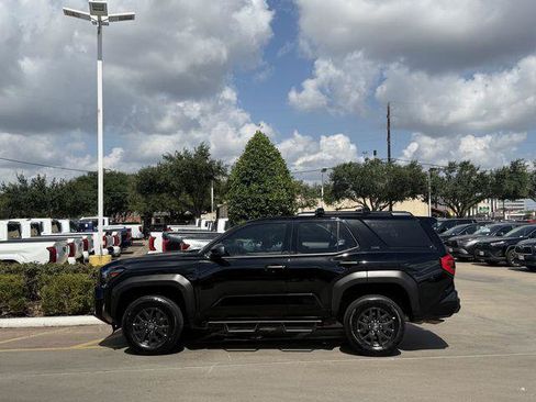 Certified 2025 Toyota 4Runner SR5 AWD/4WD image 4