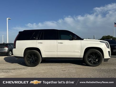 Used 2020 Cadillac Escalade Premium Luxury RWD image 2