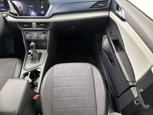 Used 2022 Volkswagen Taos SE w/ Panoramic Sunroof Package FWD image 26