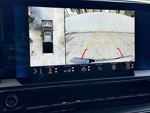 Used 2024 Chevrolet Silverado 1500 High Country w/ Technology Package image 14