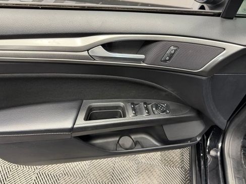 Used 2020 Ford Fusion SE FWD image 15