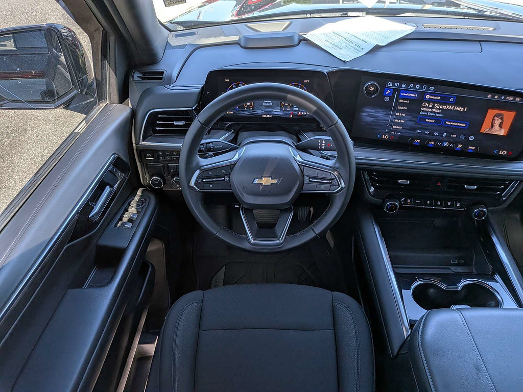 Used 2025 Chevrolet Suburban LS RWD image 15