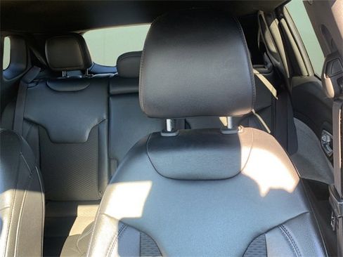 Used 2024 Jeep Compass Latitude image 46