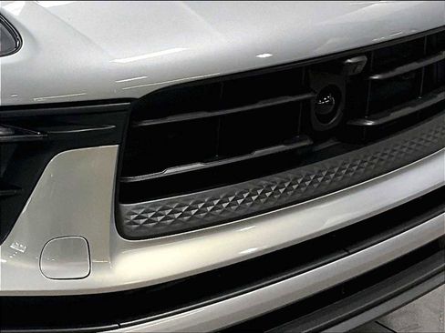 Used 2025 Porsche Macan image 33