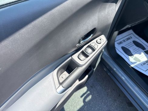 Used 2023 Nissan Kicks SR w/ SR Premium Package image 12