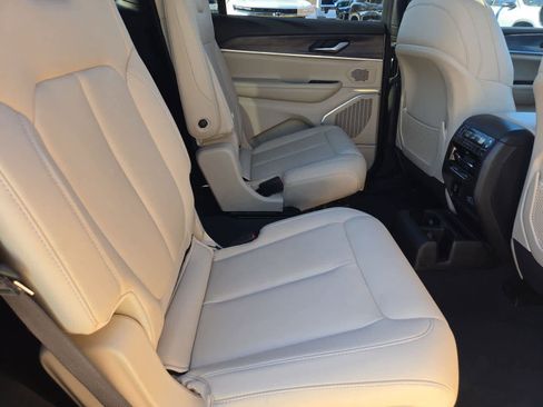 Used 2023 Jeep Grand Cherokee L Limited image 20