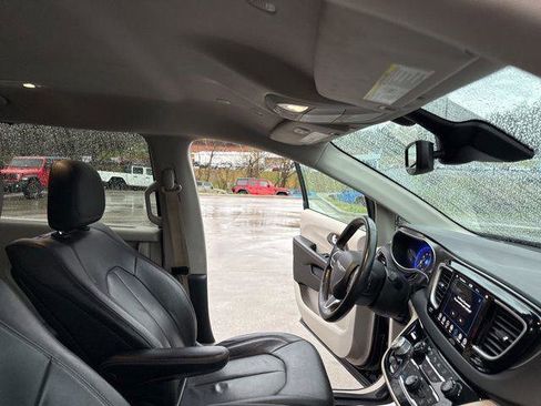 Used 2020 Chrysler Pacifica Touring-L Plus w/ Advanced Safetytec Group image 41