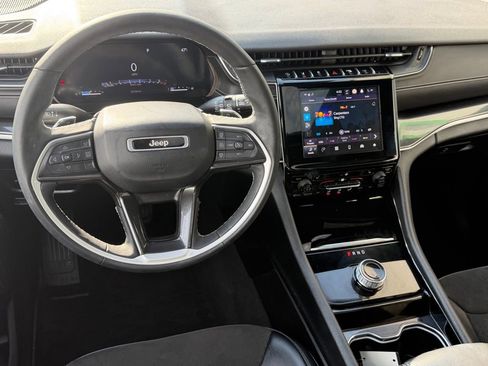 Used 2023 Jeep Grand Cherokee Altitude image 11