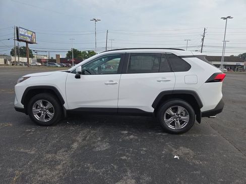Used 2024 Toyota RAV4 XLE FWD image 5