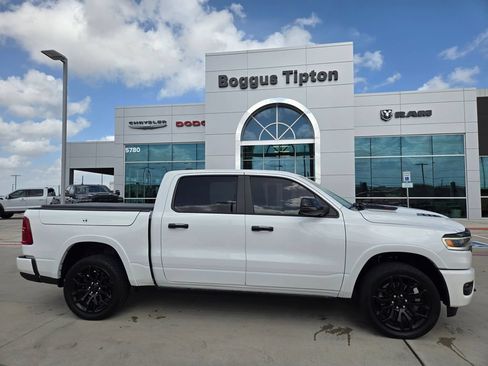 Used 2025 RAM 1500 Limited AWD/4WD image 2