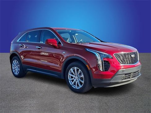 Used 2019 Cadillac XT4 Luxury w/ Cold Weather Package image 3