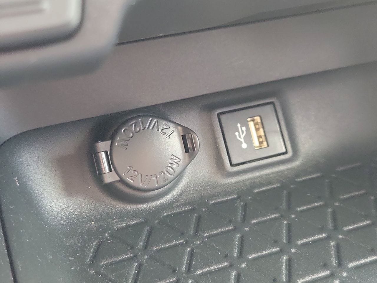 Used 2025 Toyota RAV4 LE AWD/4WD image 28