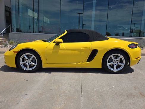 Used 2019 Porsche 718 Boxster RWD image 2