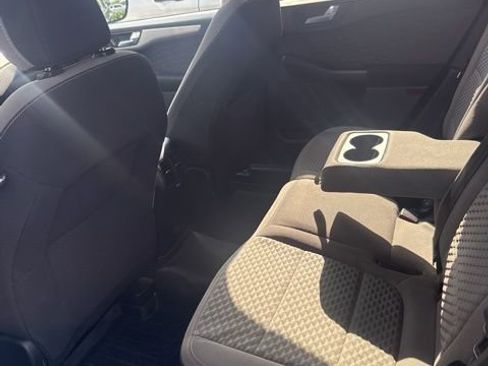 Used 2020 Ford Escape SE image 5