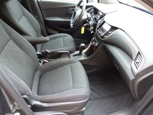 Used 2020 Chevrolet Trax LT image 30