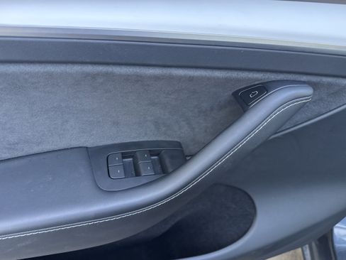 Used 2023 Tesla Model Y Performance image 10