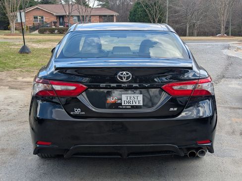 Used 2018 Toyota Camry SE image 5