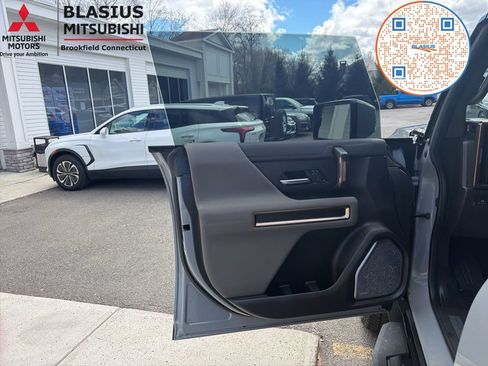 Used 2025 GMC Hummer EV 2X AWD/4WD image 18