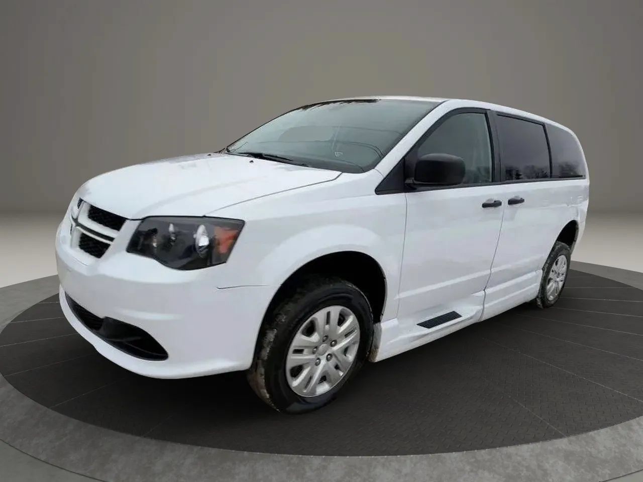 Used 2019 Dodge Grand Caravan SE w/ Power Convenience Group I FWD image 3