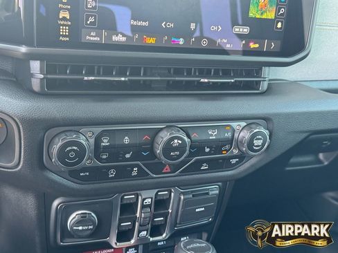 New 2025 Jeep Gladiator Sport AWD/4WD image 22